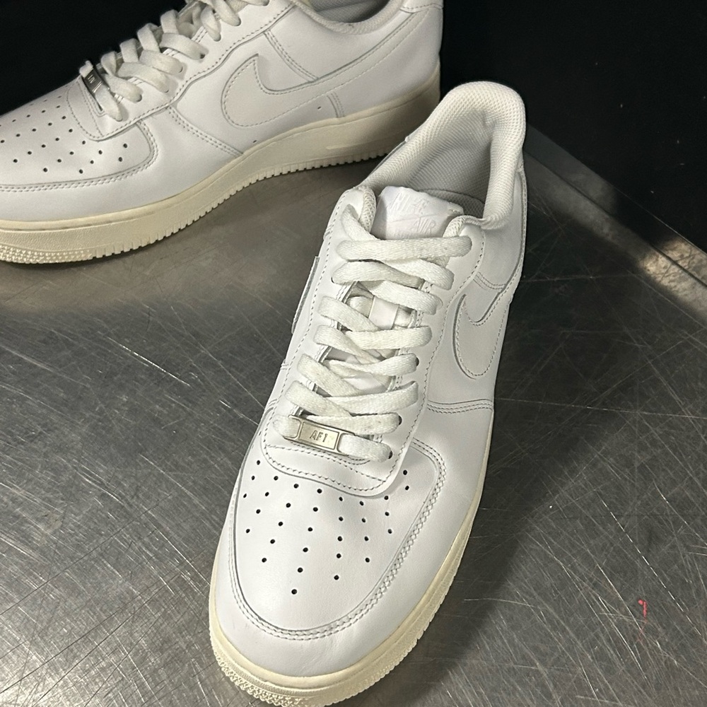 Nike Air Force 1 Size 10.5 Men - Picture 2 of 11